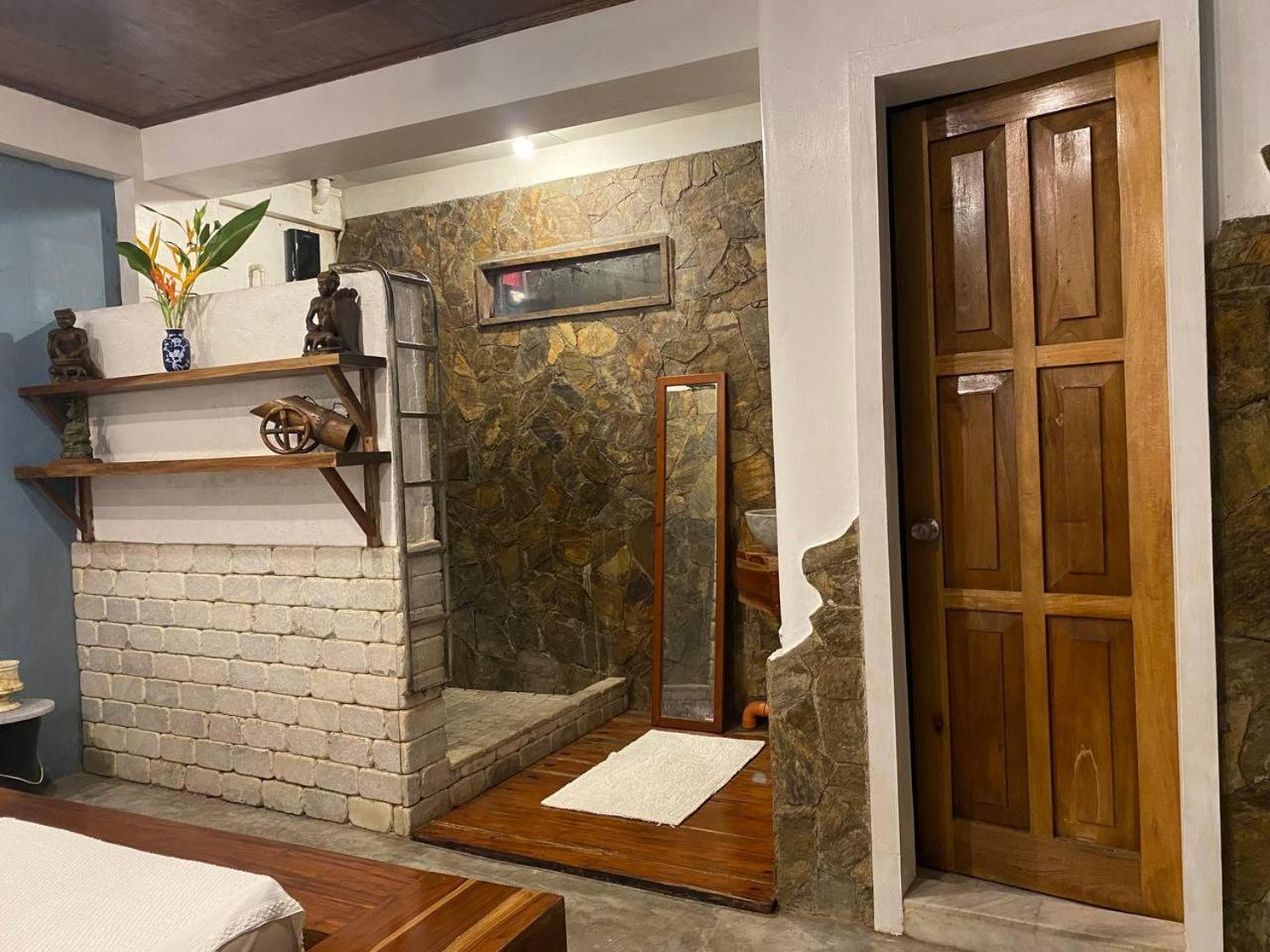 Bed and Breakfast Stone Creek House Romblon Exterior foto